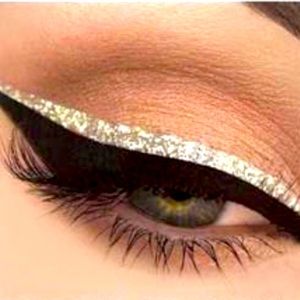 💎👁• NWT •✋🏻Oui Out👋🏻• Glitter Eyeshadow •💎👁